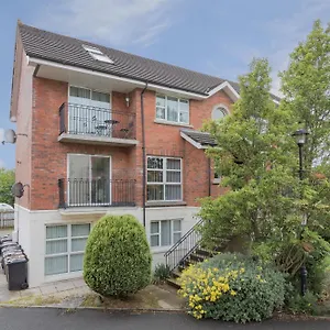 ardenlee-stylish-3-bed-apt-close-to-city-parking-and-wifi.belfasthotelsireland.com/